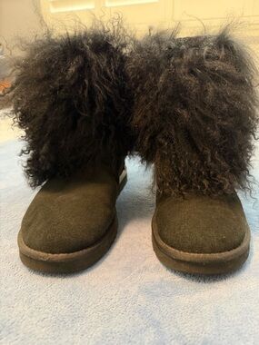 UGG womens Black Suede Boots with Fluffy Fur Cuff